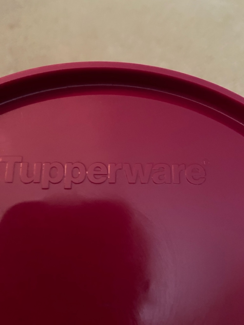 Tupperware serving bowl 17.25 cup Raspberry color - Picture 2 of 5